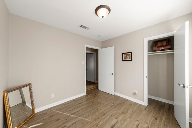 Building Photo - 10128 Homestead Rd