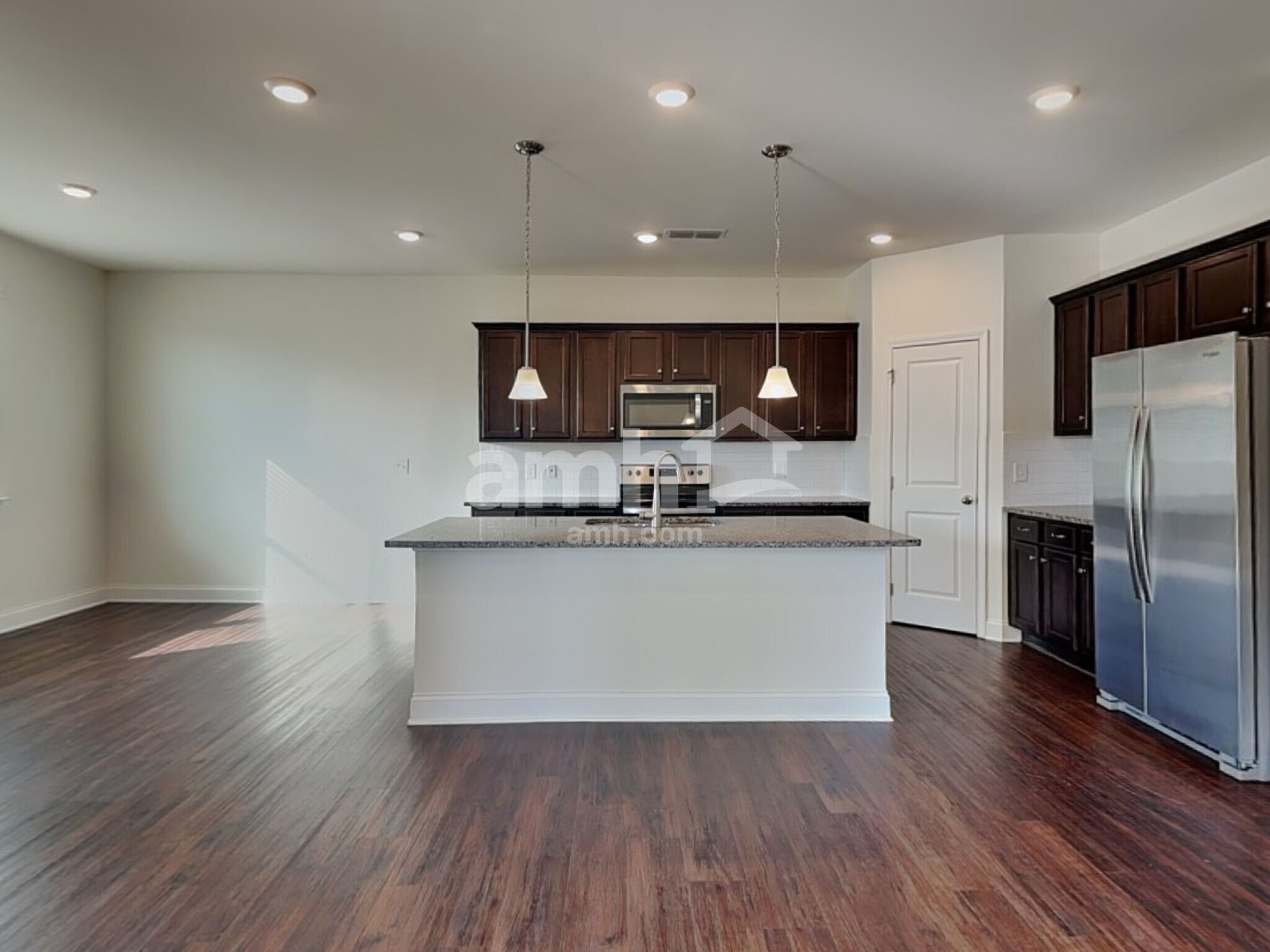 Building Photo - 885 Headland Wy