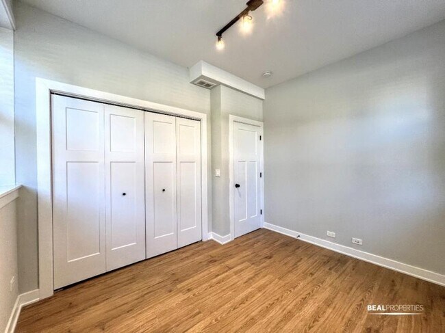 Building Photo - 2 bedroom in CHICAGO IL 60625