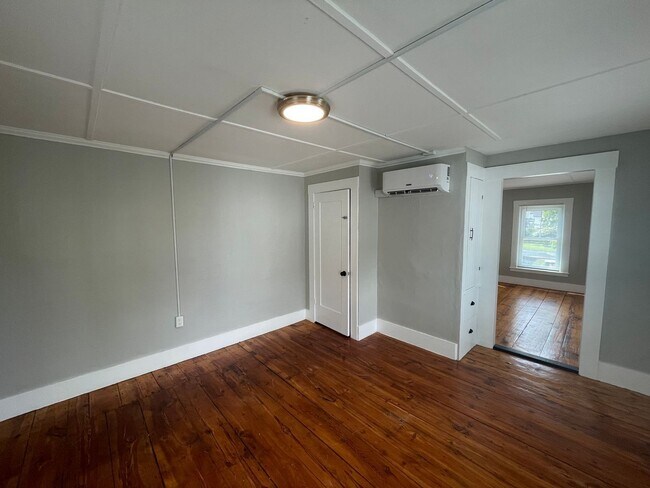 Building Photo - 21 Perley St