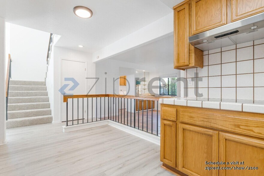 Building Photo - 5429 Cabrillo Sur