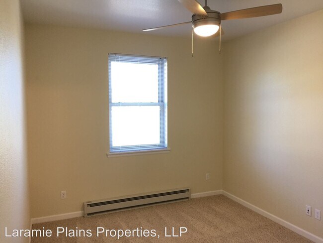 Building Photo - 919 E Gibbon St
