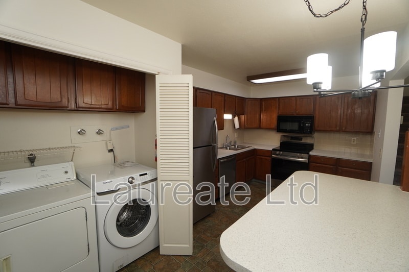 Building Photo - 5859 Newcombe Ct