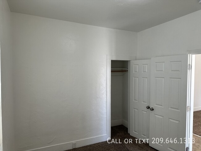 Building Photo - 405 S Laurel St