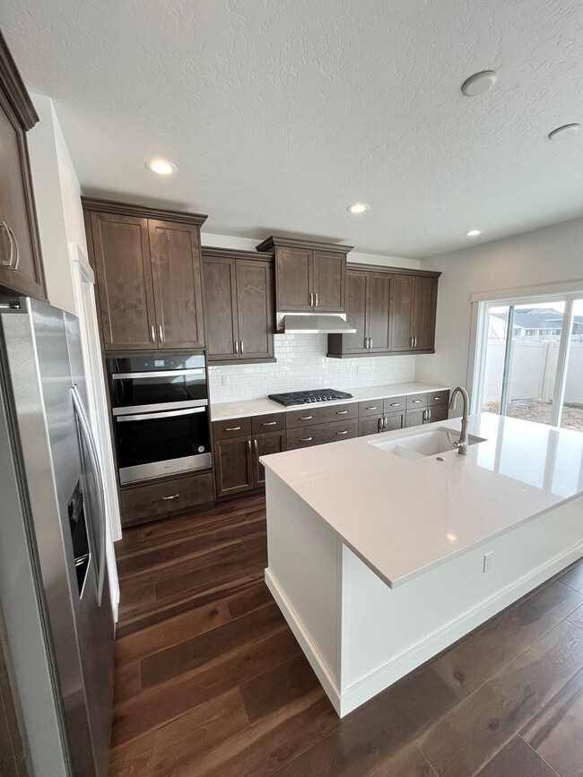 Building Photo - Brand New 3 bed 2.5 bath with flex room No...