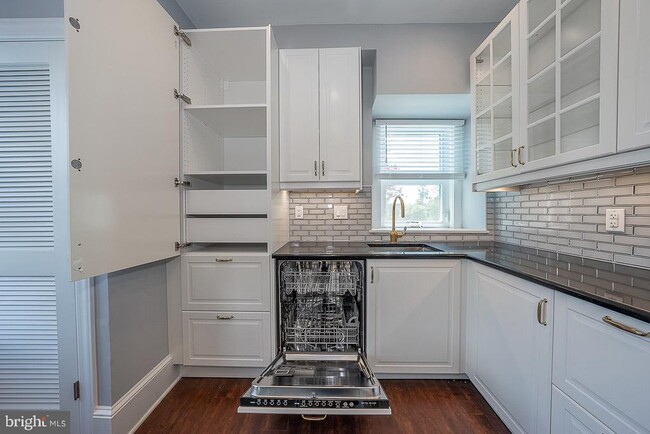 Building Photo - 7350 Ridge Ave