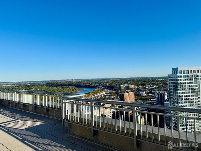 Building Photo - 1 Spring St