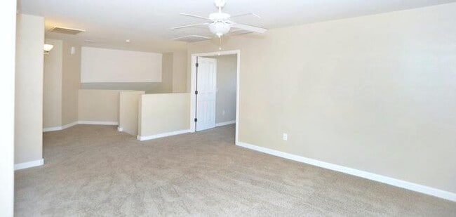 Building Photo - Amazing 2-Story Home