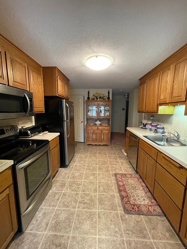 Building Photo - 697 South End Rd