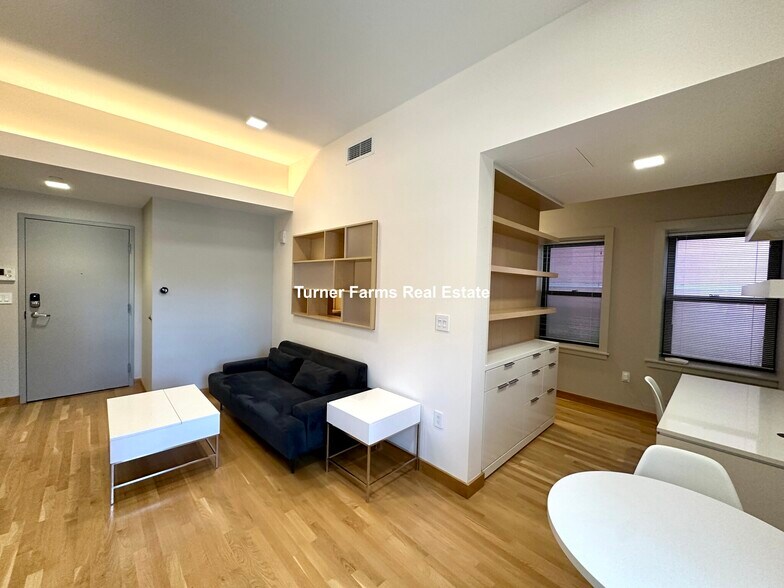 Building Photo - 15 Mount Auburn St