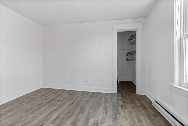 Building Photo - 8 Delaware St