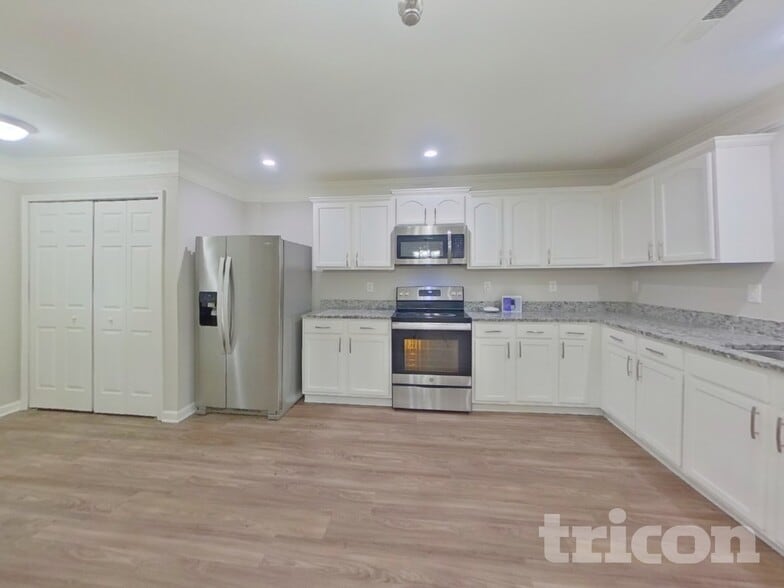 Building Photo - 9821 Bayview Pkwy