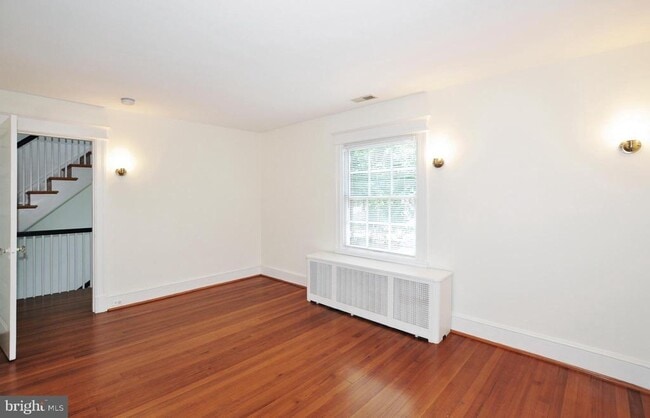 Building Photo - 3752 Kanawha St NW