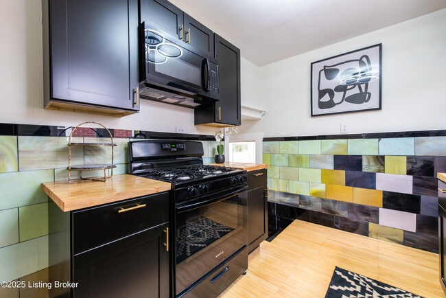 Building Photo - 1671 Trigg St