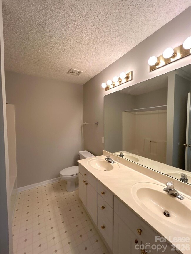 Building Photo - 6041 Cougar Ln