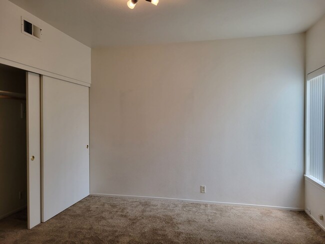 Building Photo - Ridgecrest 2 Bedroom Condo With Gated Swim...