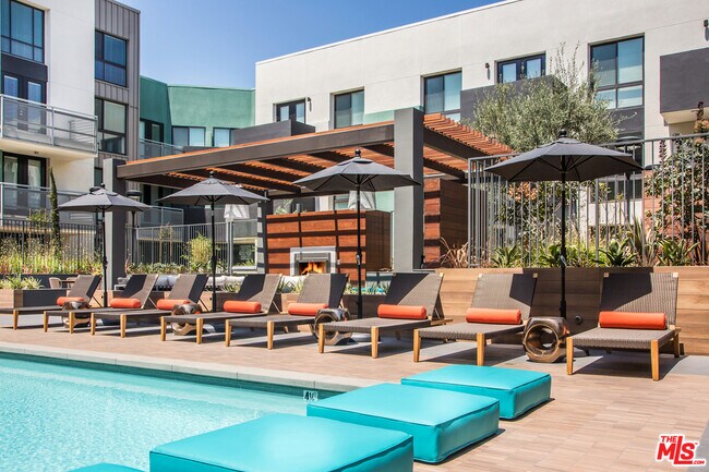 Building Photo - 8770 Washington Blvd