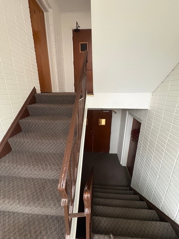 Building Photo - 10 Longwood Dr