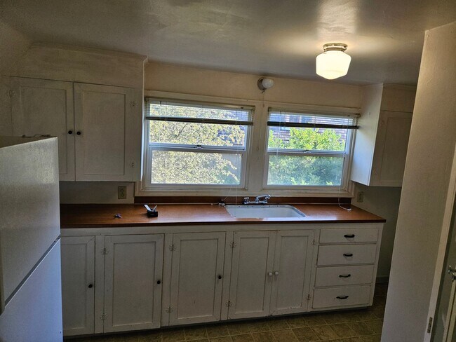 Building Photo - 1631li