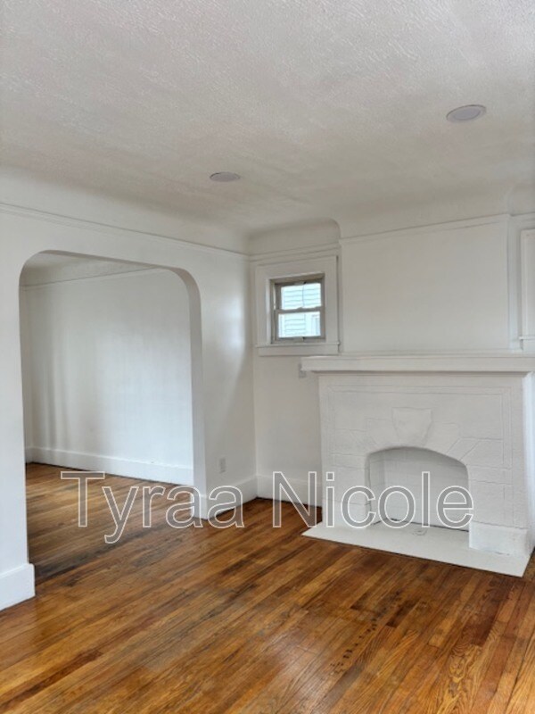 Building Photo - 15353 Lauder St