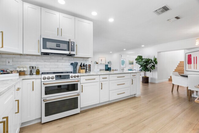 Building Photo - 240 Santa Lucia Dr