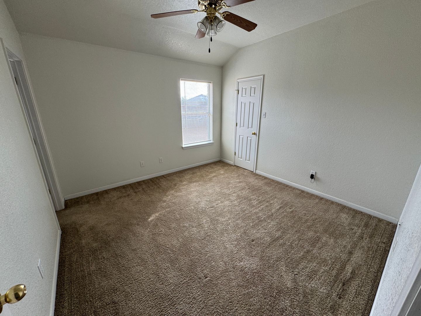 Building Photo - 1906 Charleston Ct