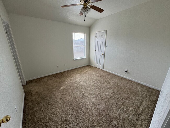 Building Photo - 1906 Charleston Ct