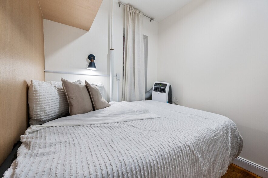 Building Photo - 1762 2nd Ave