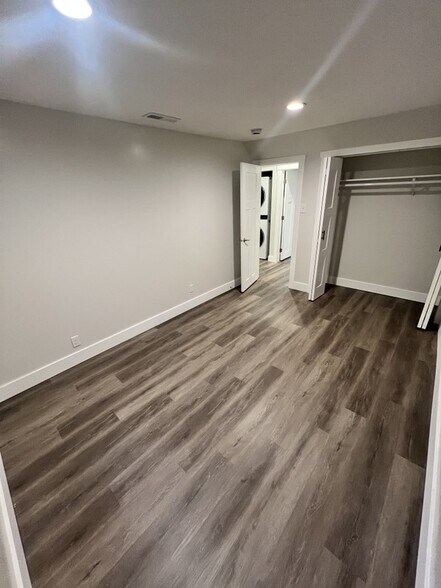 Building Photo - 1142 W Lucky Cv