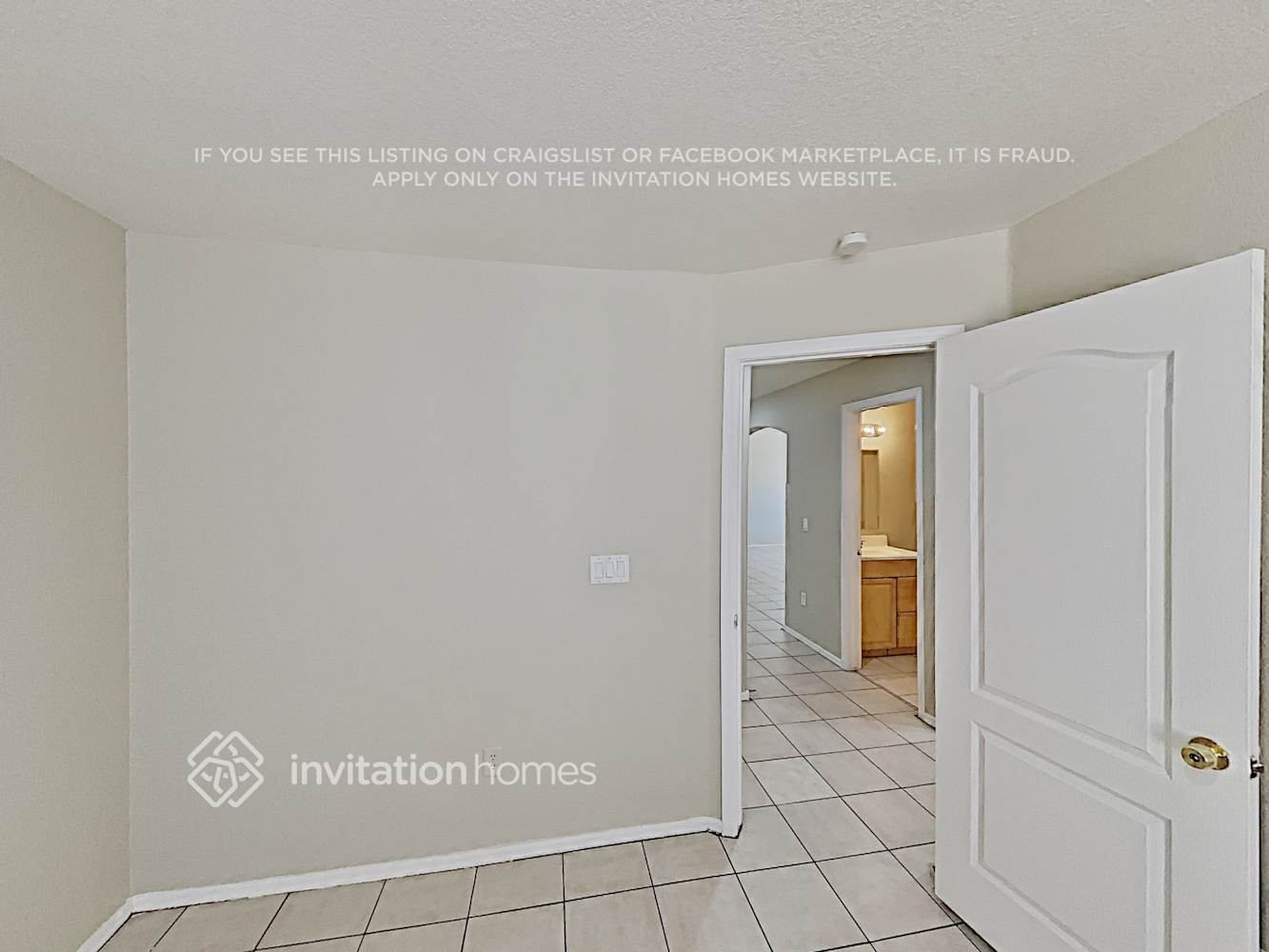 Building Photo - 2527 E Wier Ave