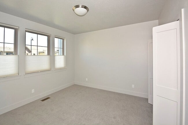 Building Photo - One of a Kind-3 Bedroom and 3 Bathroom Luxury Townhouse in Harris Ranch.