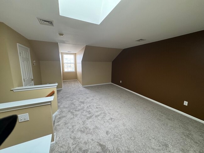 Building Photo - 434 W 5th Ave