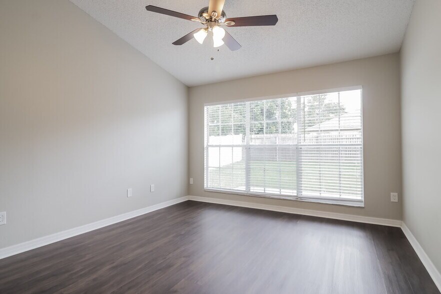 Building Photo - 8231 Rain Forest Dr