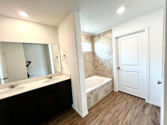 Building Photo - 112 Wolseley Dr
