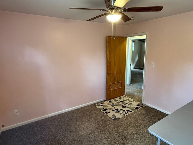 Building Photo - 5 Bedroom Home; Millcreek; 2800 sq ft; Lar...