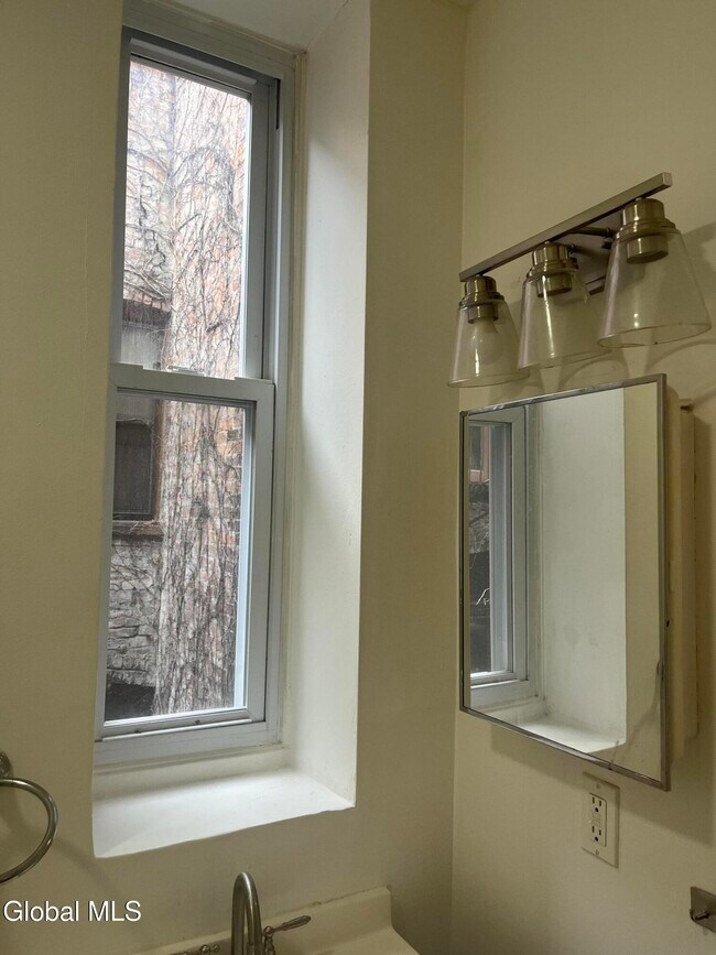 Building Photo - 9 St Joseph's Terrace