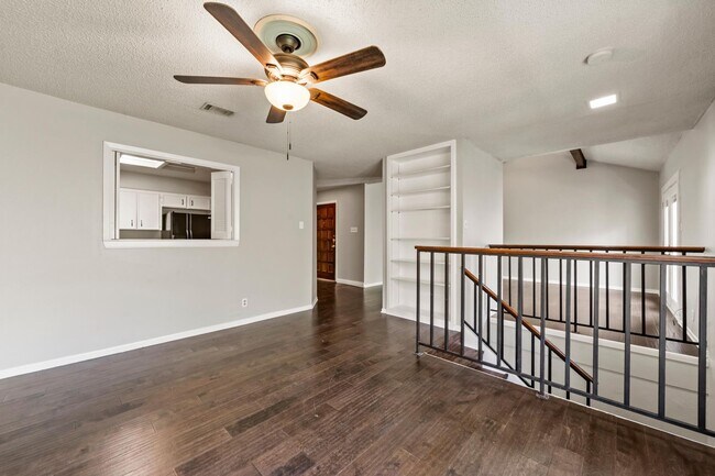 Building Photo - Two Story Townhouse with Natural Setting - Water Included