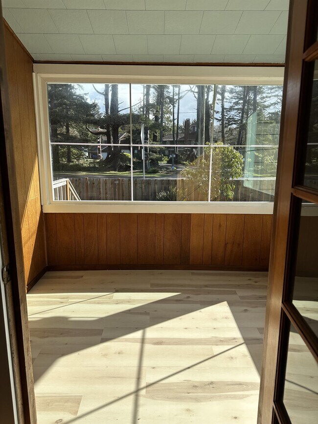 Building Photo - 38 4th St S