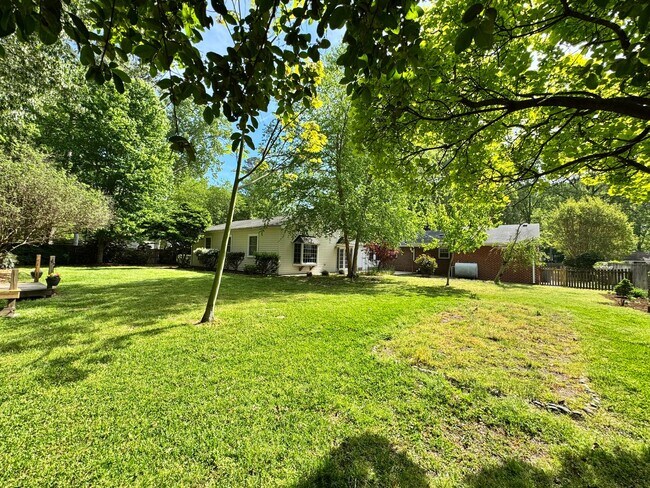 Building Photo - Recently Updated 4-Bedroom Ranch Home w/a 2 Bedroom Guest Cottage! Ready 05-01-26! Pet Friendly Home