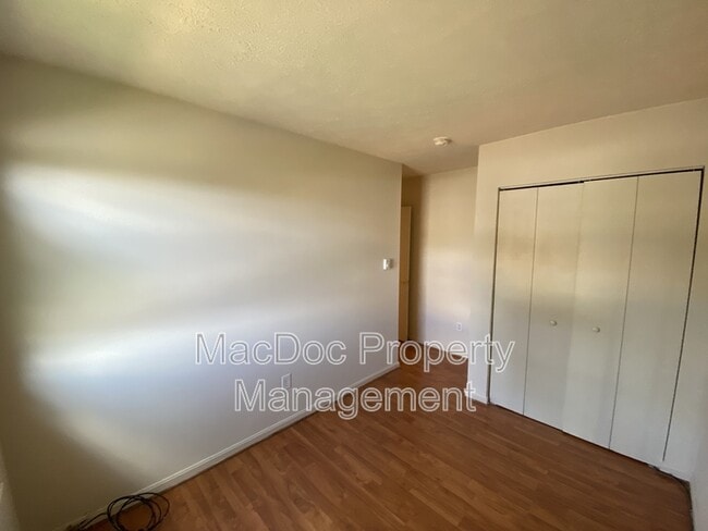 Building Photo - 624 Highview Ct