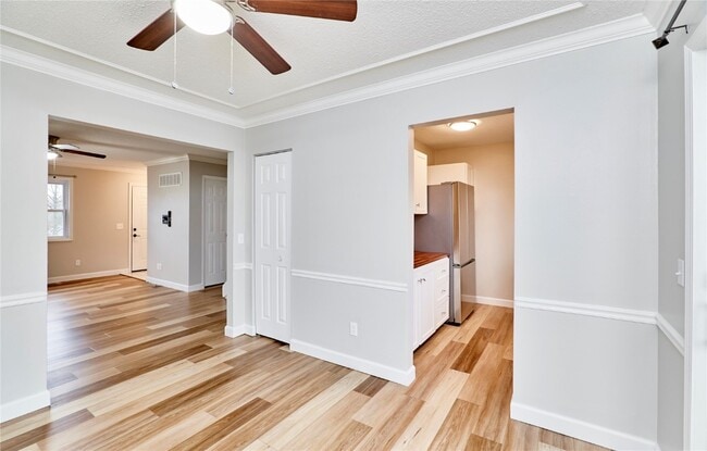 Building Photo - 2402 Savoy Dr