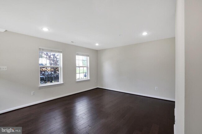 Building Photo - 7049 Banbury Dr