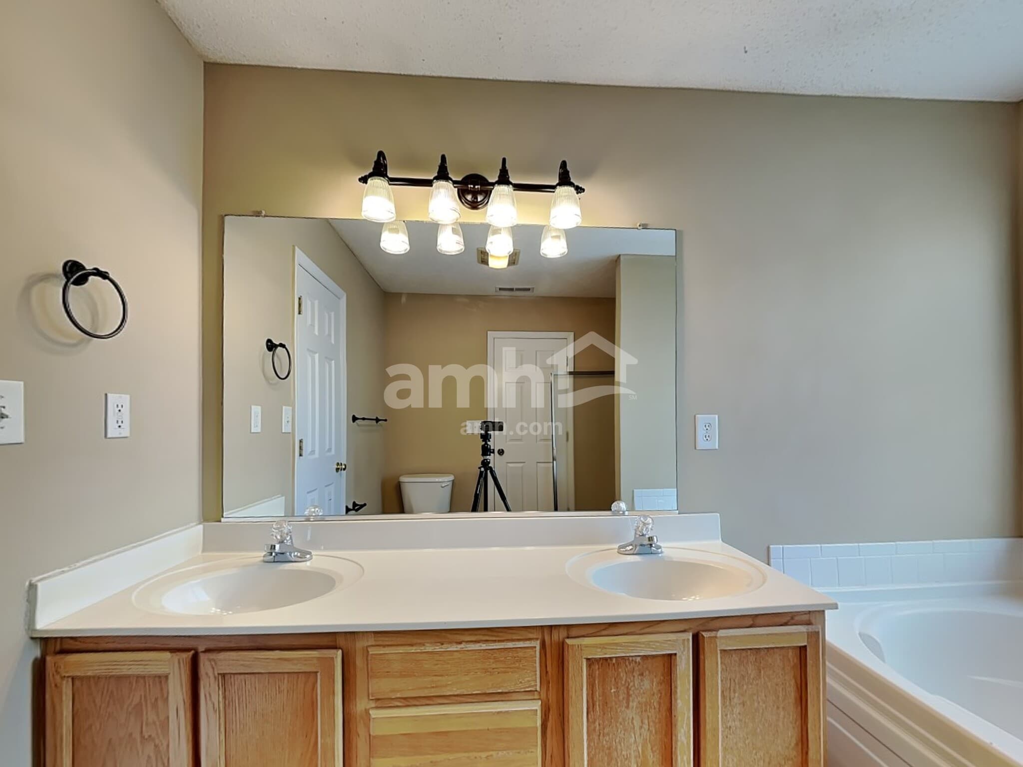 Building Photo - 125 Fiddlers Run Ct