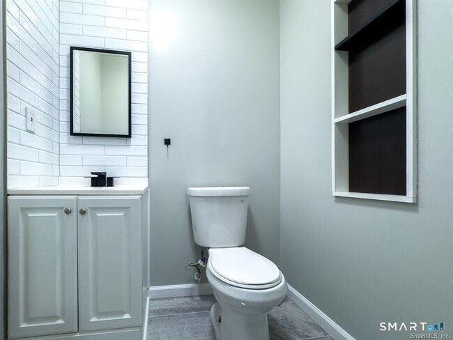 Building Photo - 23 Lake St