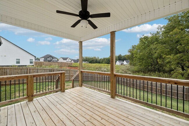 Building Photo - 3 Bedroom 2 1/2 Bathroom Home!!