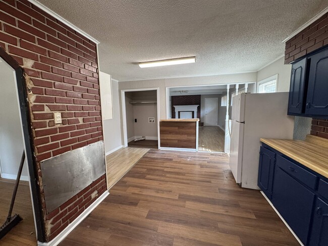 Building Photo - 1228 Briarwood Dr