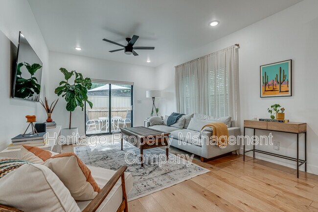 Building Photo - 211 Gibson