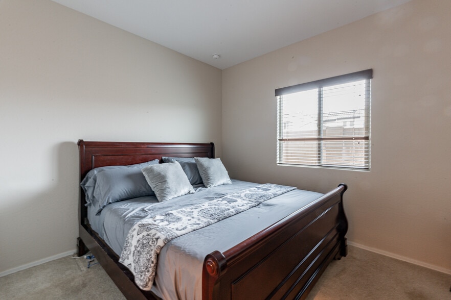 Building Photo - 25931 W Oraibi Dr