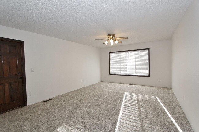 Building Photo - 2412 Robert Ave