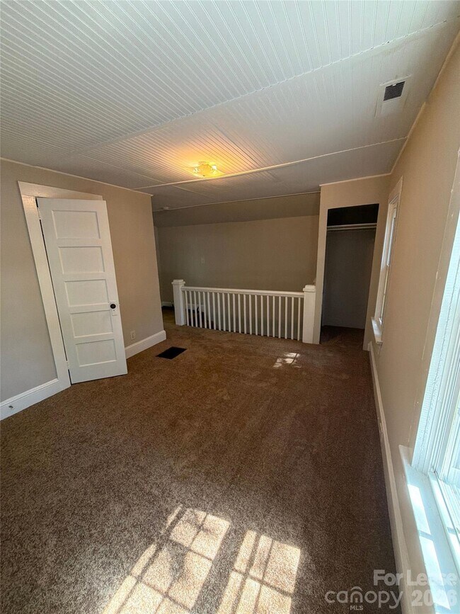Building Photo - 3516 Eastway Dr